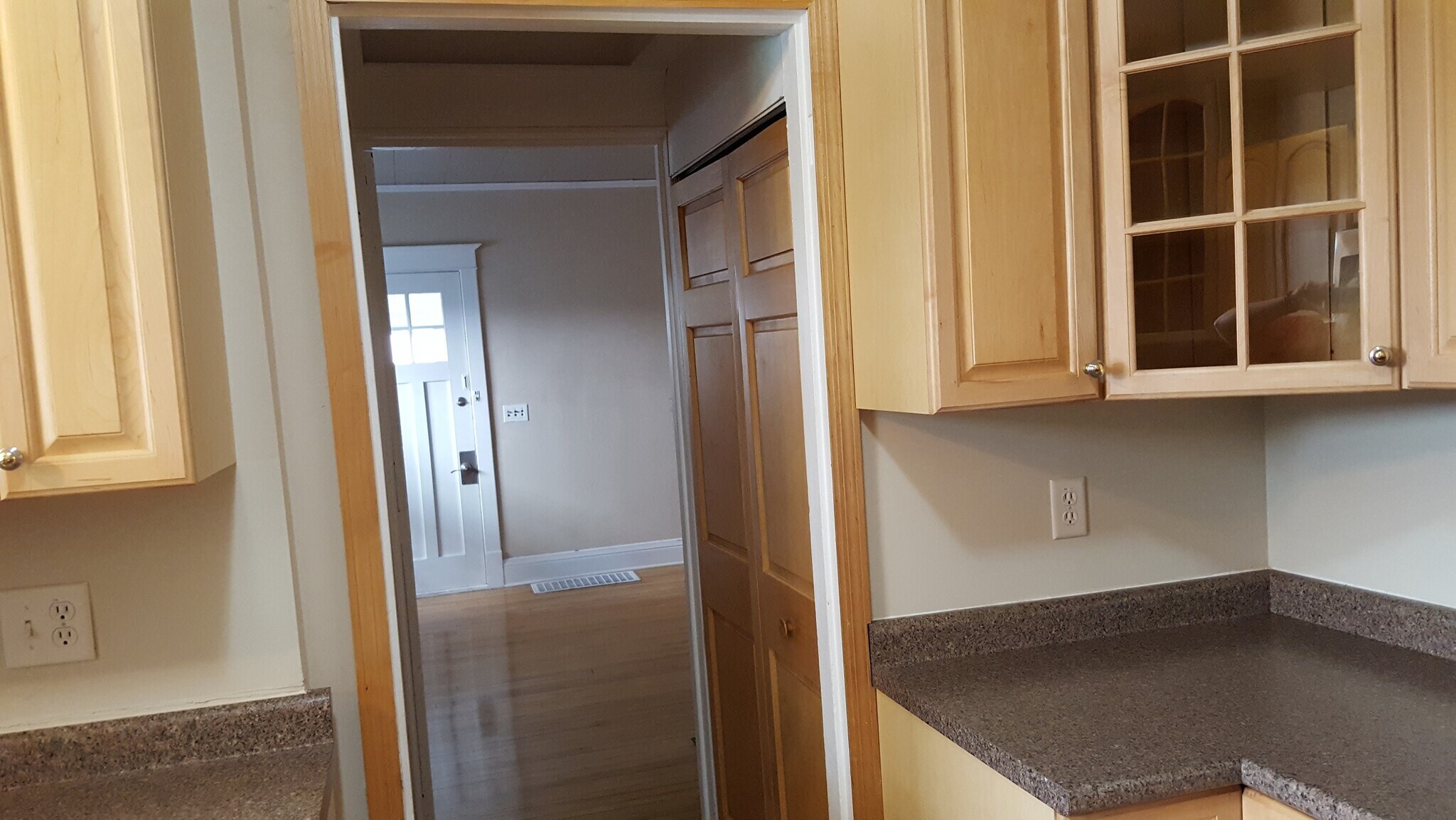 Kitchen - 1005 1st St SW