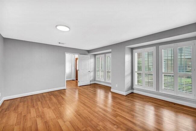 Building Photo - 1553 W Sam Houston Pkwy S