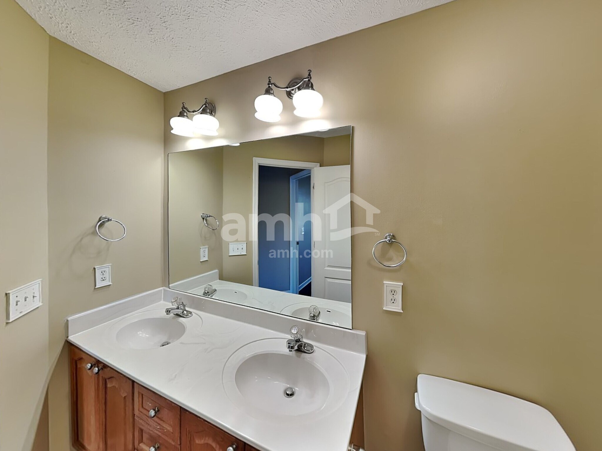 Building Photo - 1642 Zurich Dr