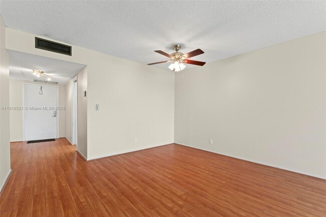 Building Photo - 2851 S Palm Aire Dr