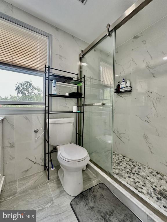 Building Photo - 633 Durham Rd