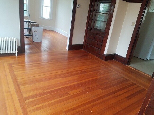 Building Photo - 68 Burnside St