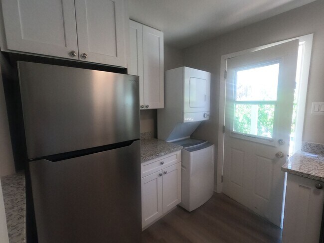 Building Photo - CHARMING TWO BEDROOM SAN RAFAEL HOME A FEW BLOCKS FROM DOWNTOWN