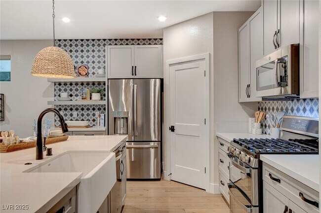 Building Photo - 3209 Vittoria Ave