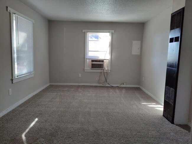 Building Photo - 418 Lincoln St SW