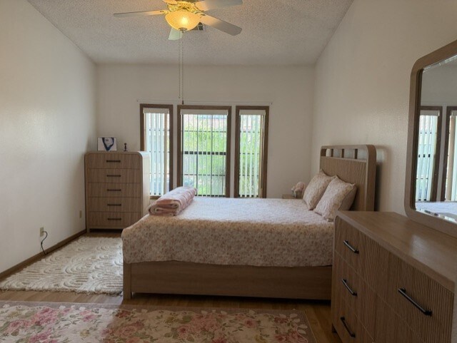Building Photo - 7904 Shelter Island Way