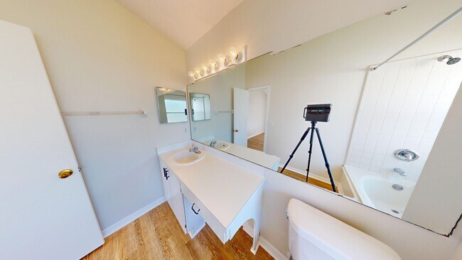 Building Photo - 3Bed/ 2Bath Home Available Now In Southcha...