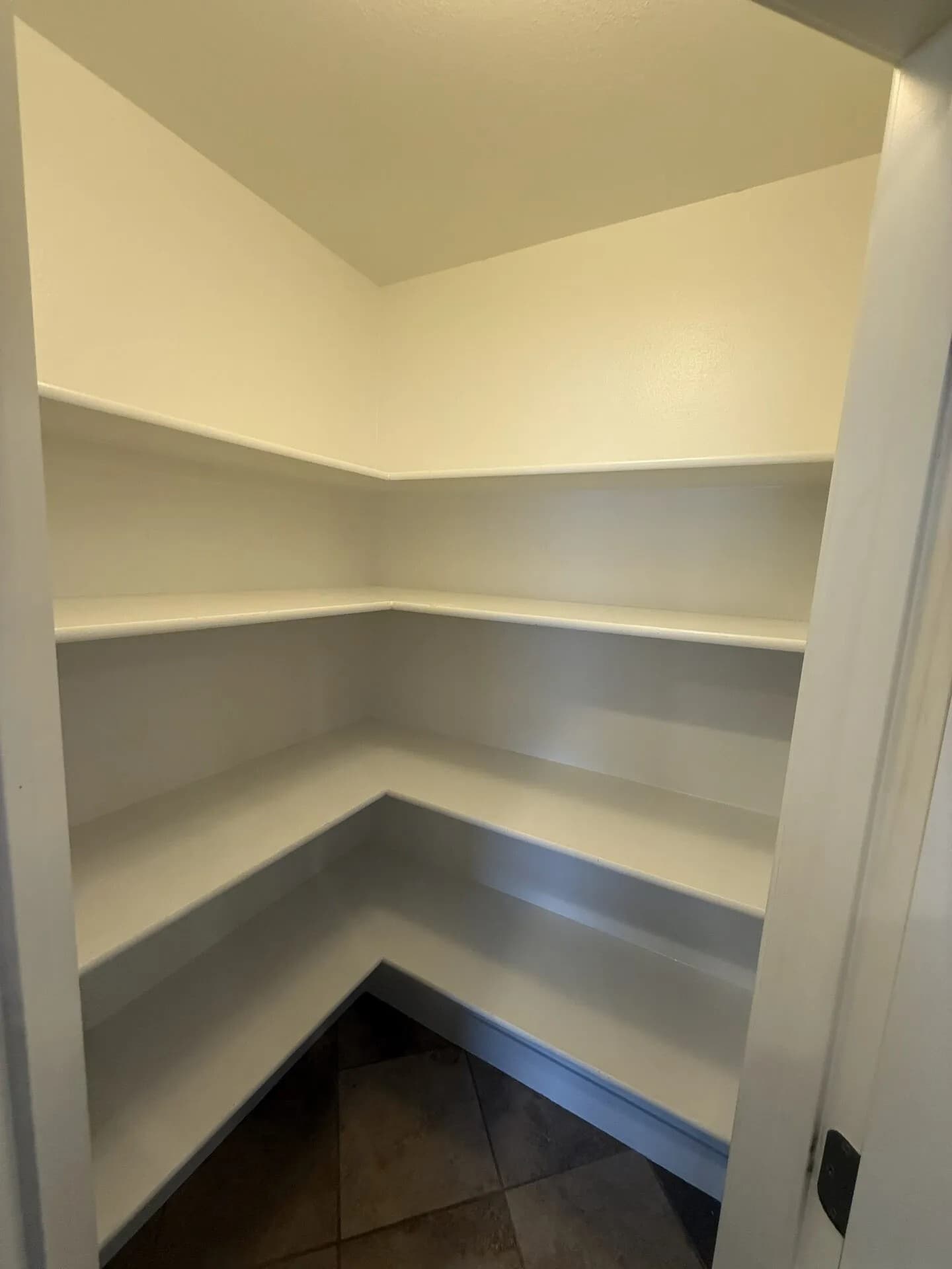 Building Photo - 1390 Stoneridge Dr