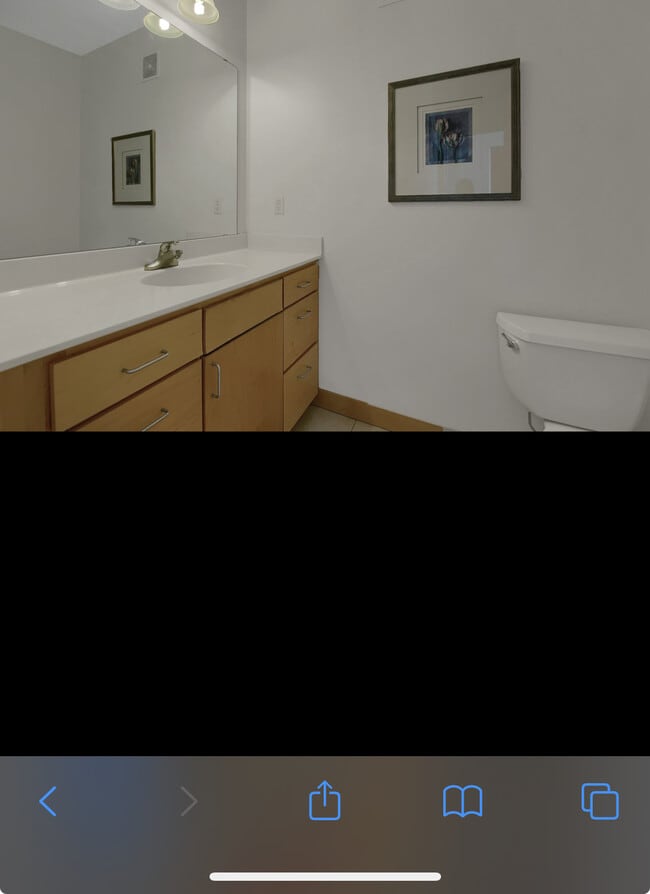 Building Photo - 2600 University Ave SE