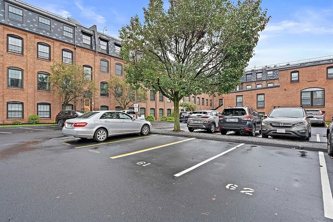 Building Photo - APT 403