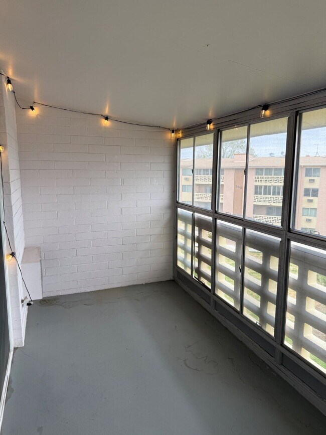 Building Photo - "Charming 1-Bedroom Condo Retreat in the Heart of Denver – Spacious 855 Sq Ft!"