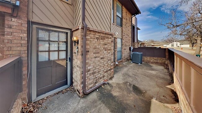 Building Photo - 4723 Hemlock Ln