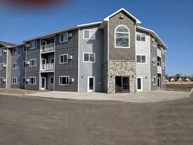 Building Photo - Mainstreeter Apartment Homes