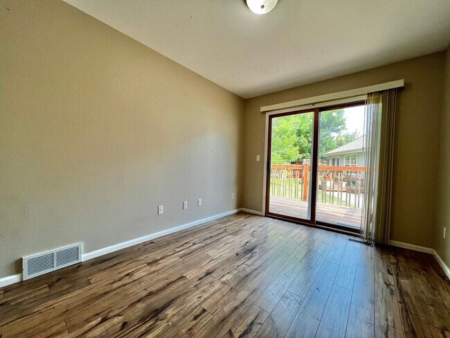 Building Photo - 2 Bed, 2 Bath Townhome with Office, & Fenced Back Patio in Prime Fort Collins Location!