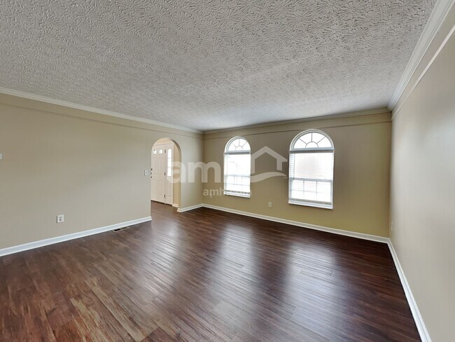 Building Photo - 90 Knights Bridge Dr N