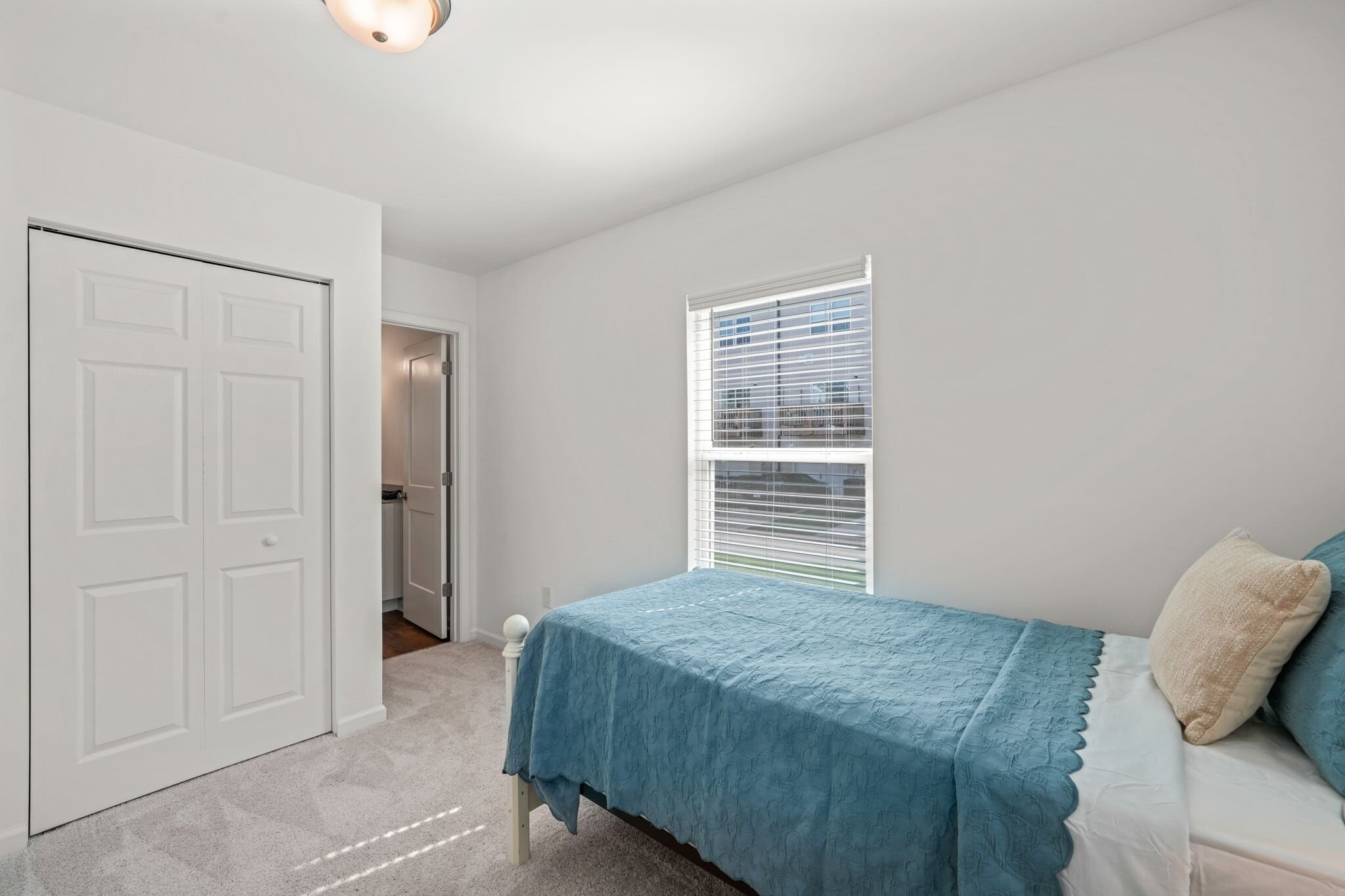 Building Photo - 1955 Robin Hill Ln