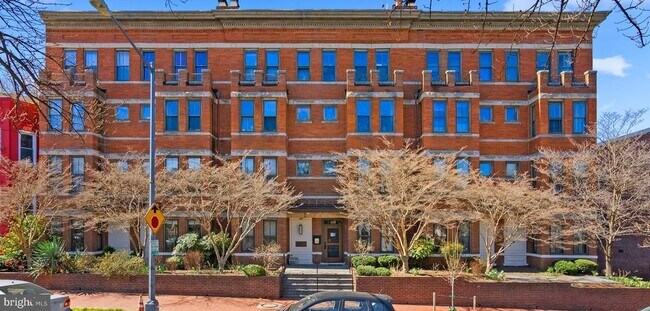 Building Photo - 410 11th St NE