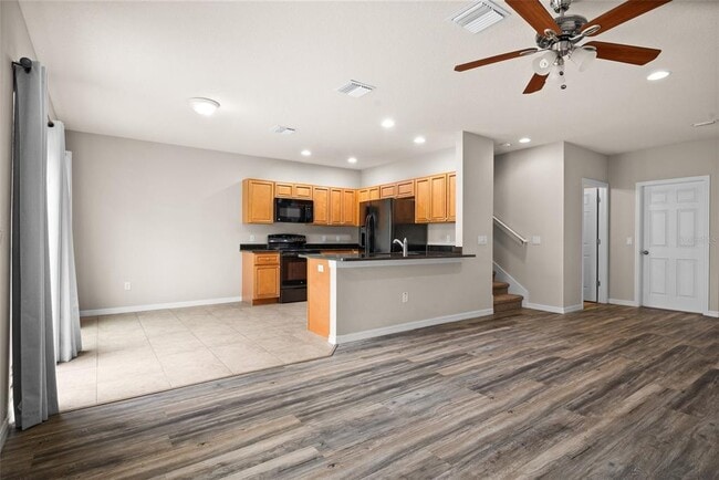 Building Photo - 1875 Sommarie Wy