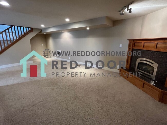 Building Photo - 4 bed / 2 bath Home with Tesla charging station