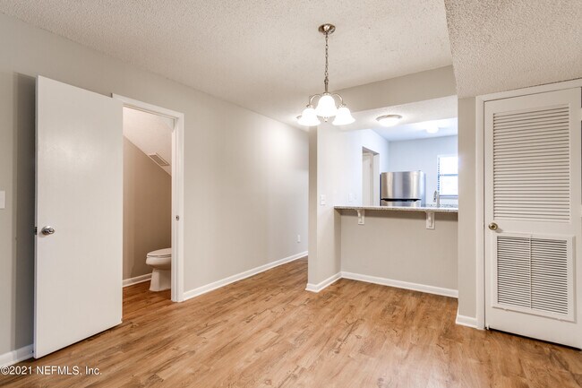 Building Photo - 1357 Kingsley Ave