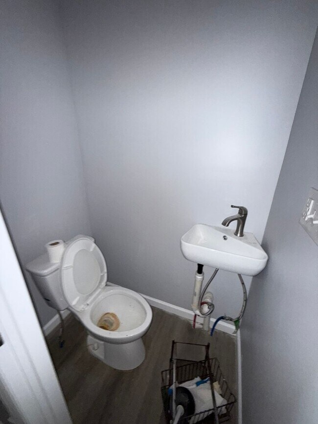 Building Photo - 27 E Rittenhouse St