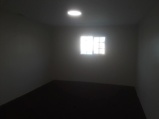 Recess lights - 1640 W Vernon Ave