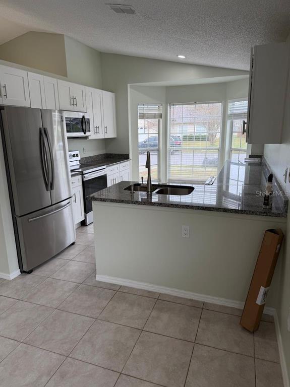 Building Photo - 13875 Glasser Ave