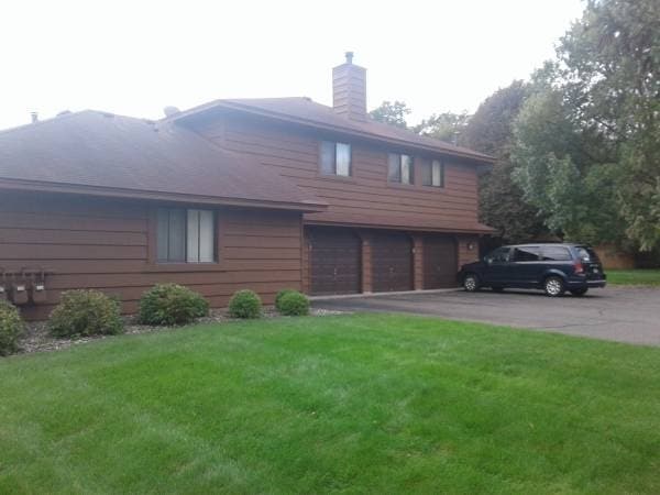 Building Photo - Two Bedroom Townhome