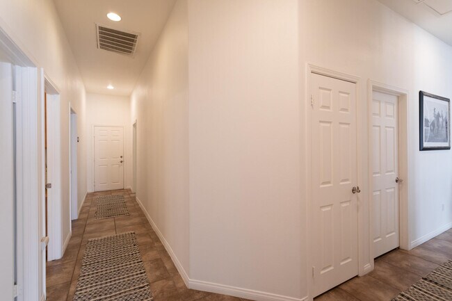 Building Photo - 48305 Pic Way