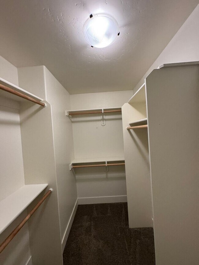 Building Photo - 1167 Westpoint Dr