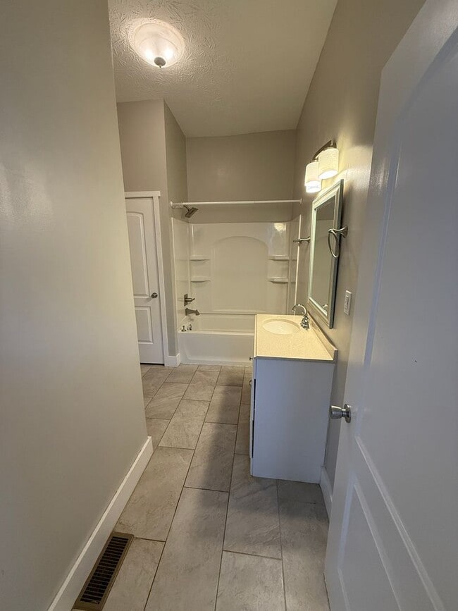 Building Photo - 3-BED 2-BATH IN SHELBY PARK W/ 3-CAR GARAGE
