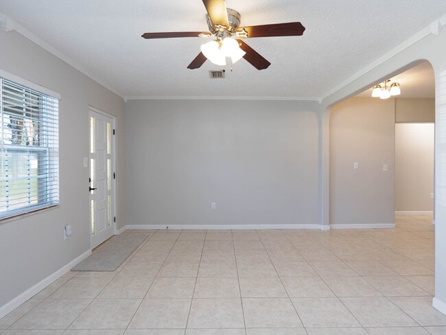Building Photo - RENT THIS HOME WITH ZERO DEPOSIT MOVE IN: Beautiful Completely Updated 3 Bed / 2 Bath Home in Sou...