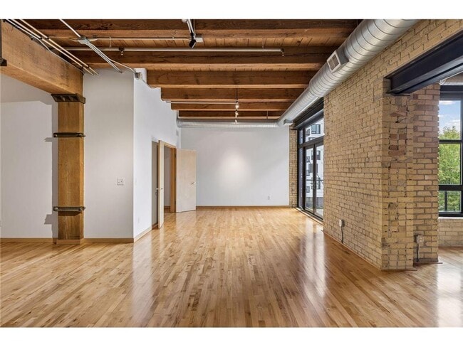 Building Photo - 607 Washington Ave S