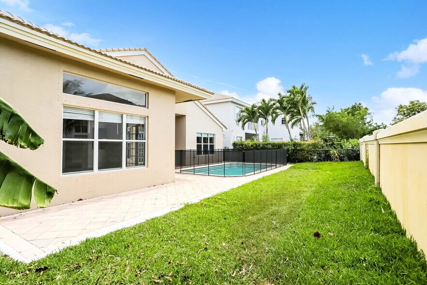 Building Photo - 5378 SW 183rd Ave