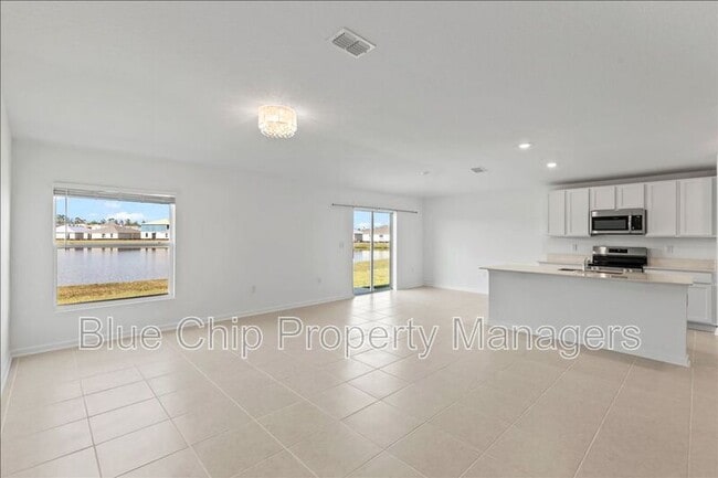 Building Photo - 2295 Green Valley St