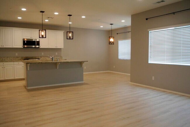 Building Photo - 347 Campolina Ct