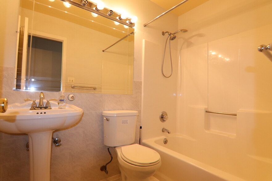 Building Photo - 310 Farragut Ave