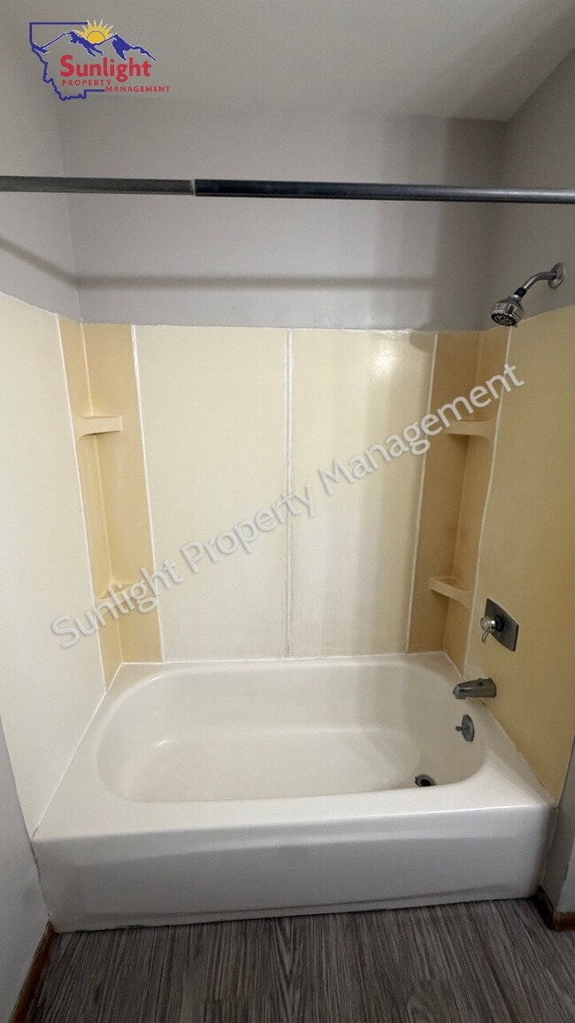 Building Photo - Spacious 2 Bedroom, 1 Bath Duplex with Garage and Laundry Room