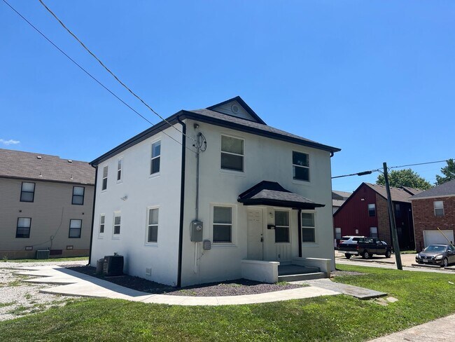 Building Photo - 714 S Thomas Ave