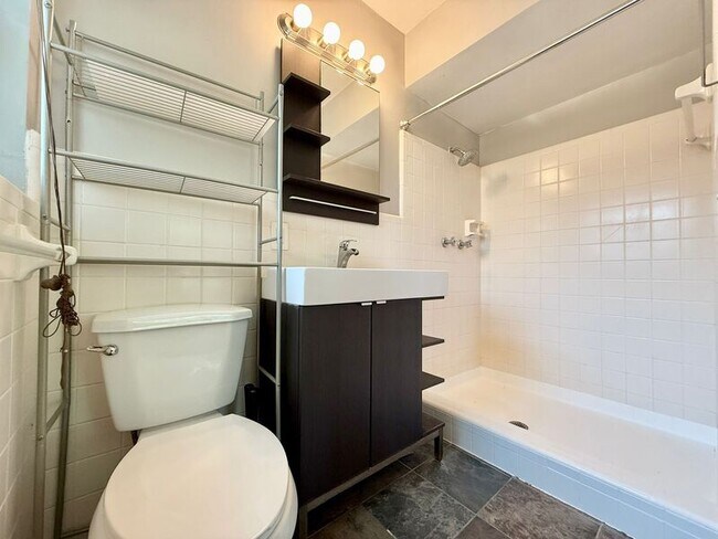 Building Photo - 2565 Granada Cir W
