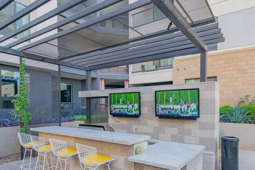 Building Photo - 701 W Rio Salado Pkwy