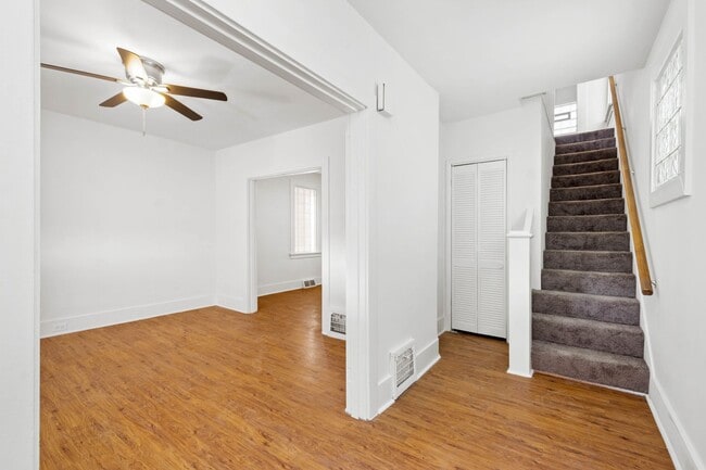 Building Photo - AVAILABLE SEPT 1ST!! UPDATED & SPACIOUS 3-...