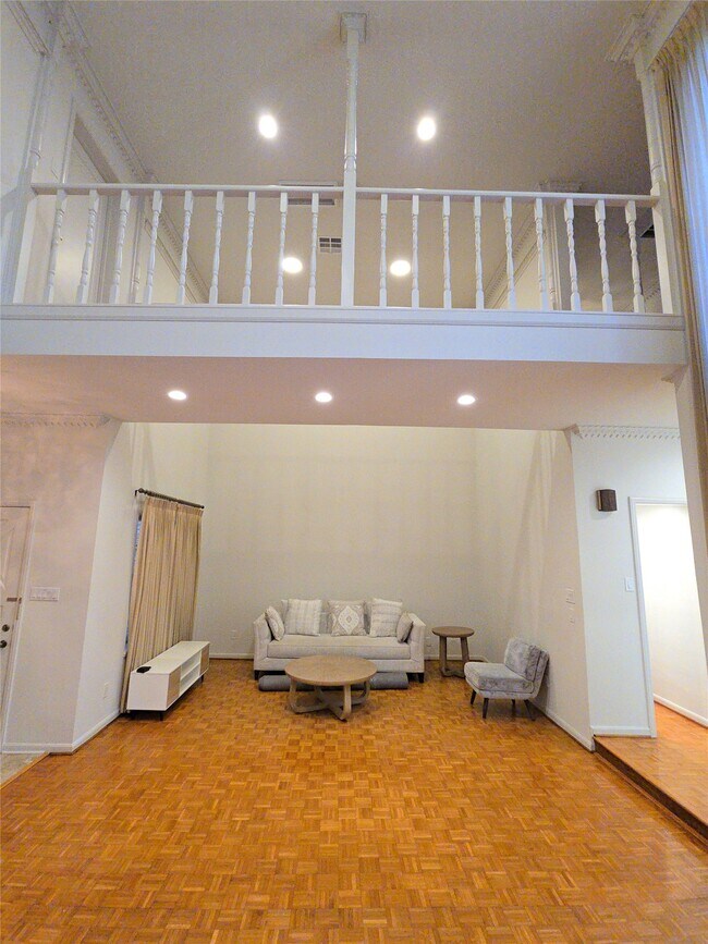 Building Photo - 9731 Briar Forest Dr
