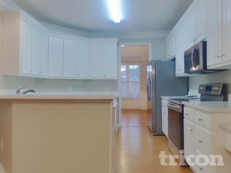 Building Photo - 1538 Fallen Leaf Dr SW