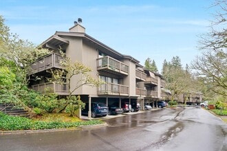 Building Photo - Spacious 1-bdrm/1-bath condo in quiet neighborhood. Balcony, 2 parking spaces, fireplace, hot tub...