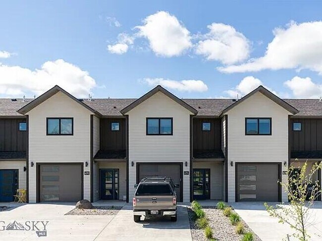 Primary Photo - 3 Bd / 2.5 Bath Townhome