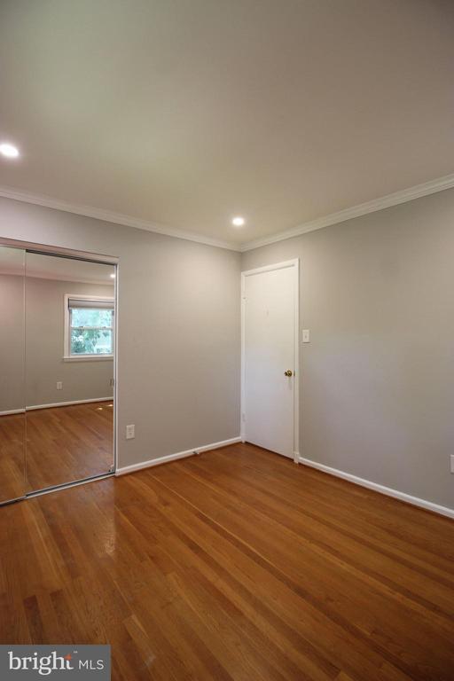 Building Photo - 102 Yeonas Dr SE