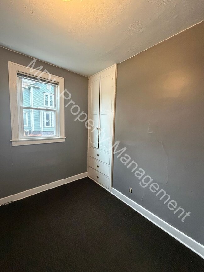 Building Photo - Spacious 2 bedroom Duplex!!!