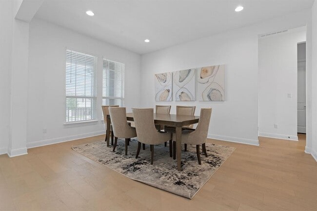 Building Photo - 309 Pear Tree Ln
