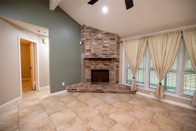 Building Photo - 10323 Lone Brook Dr